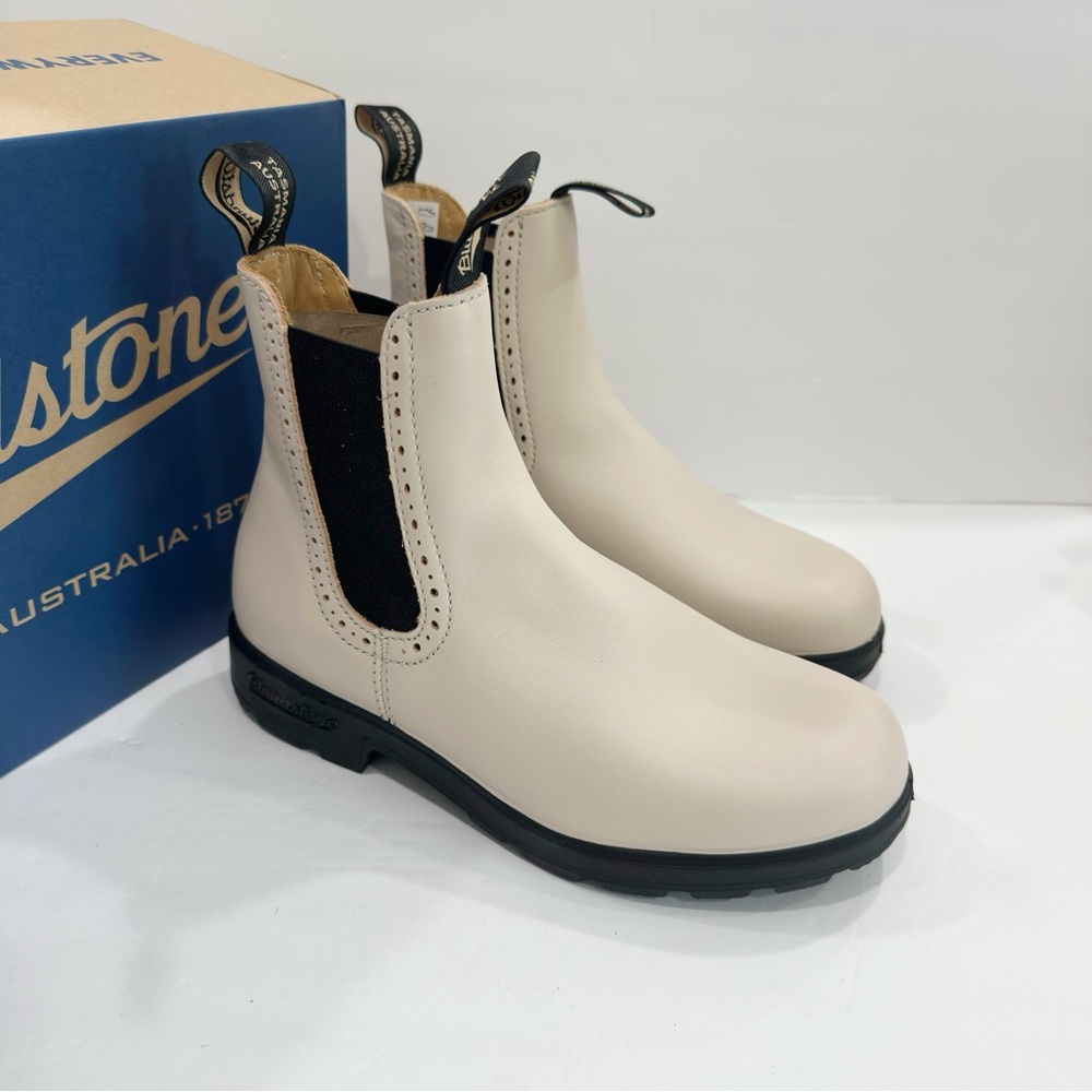 Blundstone Cream Chelsea Boot with Black Elastic